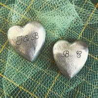 Coeur en étain avec gravure + gravure 10 ans + initiales